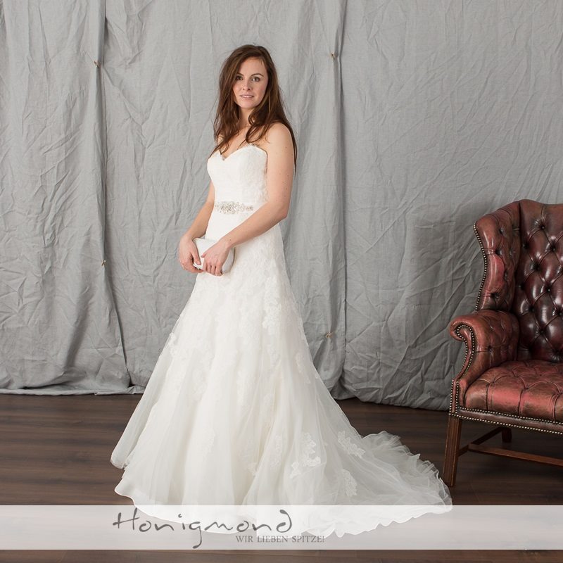 Günstiges Princess Brautkleid mit Spitze Grösse 38