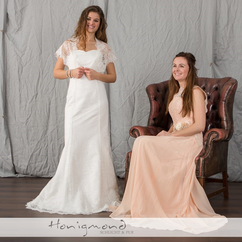 Brautkleid weiss schlicht Spitze günstig