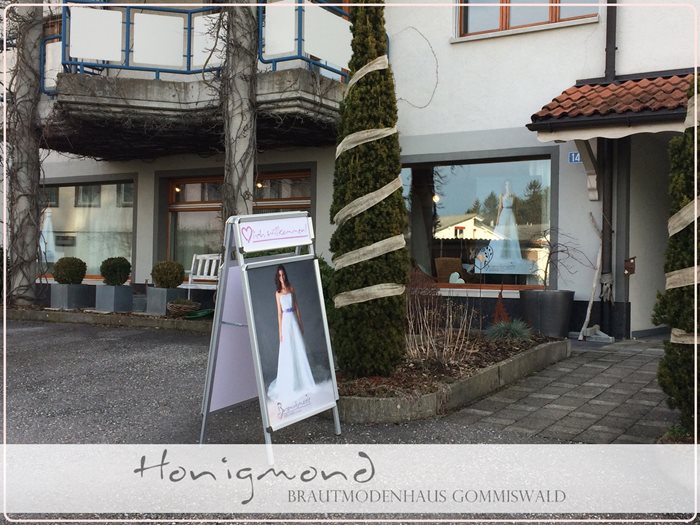 Brautkleid schwarz bestickt SALE Brautmode günstig kaufen Berner Oberland Thun Spiez Interlaken
